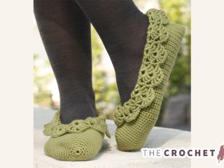 Crochet Ballerina Slippers || thecrochetspace.com
