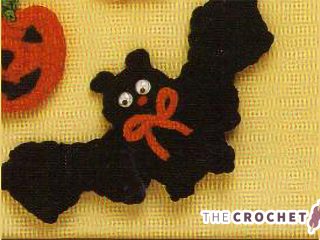 Crochet Bat Fridge Magnet || thecrochetspace.com