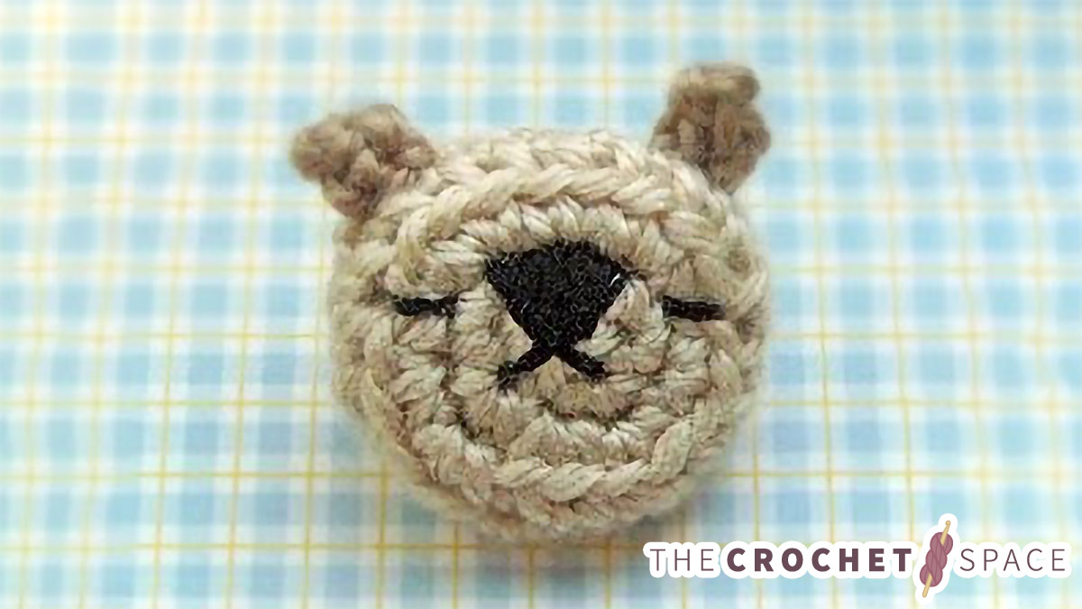 Crochet Bear Face Brooch || thecrochetspace.com