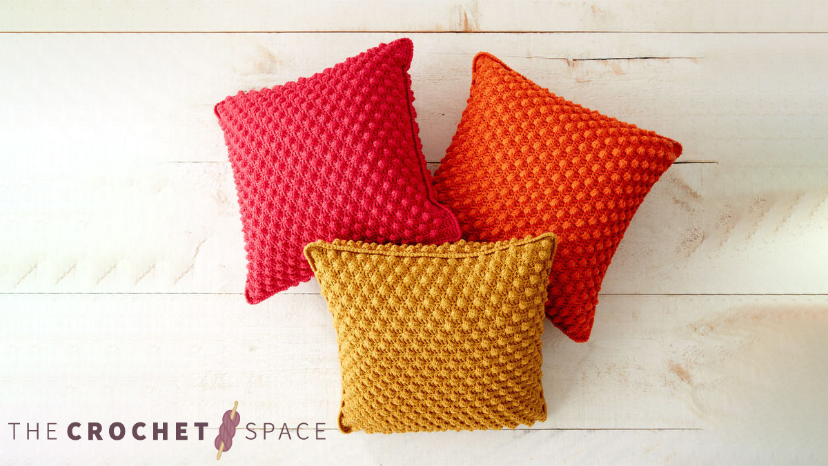 Crochet Bobbled Pillow || thecrochetspace.com