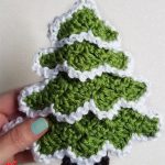 Crochet C2C Holiday Ornament. Tree crafted in green with white snow accent || thecrochetspace.com