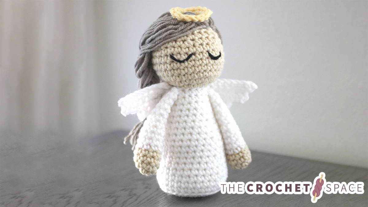 Crochet Christmas Angel Doll || thecrochetspace.com