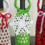 Crochet Christmas Bottle Cozy. Three bottles in red, green and white different oczies || thecrochetspace.com