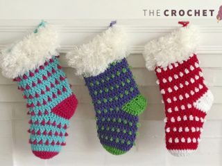 Crochet Christmas Festive Stocking || thecrochetspace.com