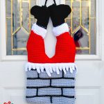 Crochet Christmas Santa Hanging. Sanata upside down in the chimney || thecrochetspace.com