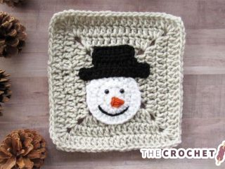 Crochet Christmas Snowman Applique || thecrochetspace.com