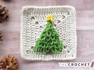 Crochet Christmas Tree Applique || thecrochetspace.com