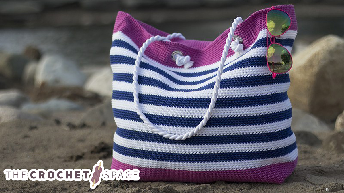 Crochet Classic Beach Bag || thecrochetspace.com