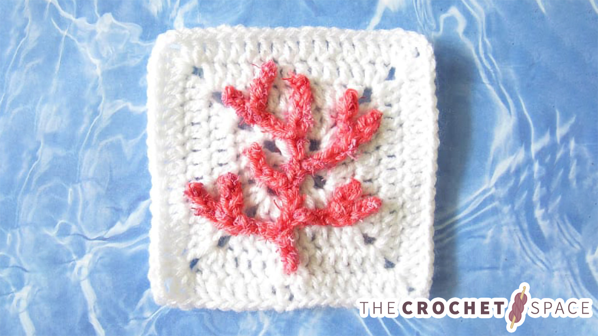 Crochet Coral Applique Square || thecrochetspace.com
