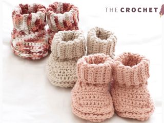 Crochet Cuffed Baby Booties || thecrochetspace.com