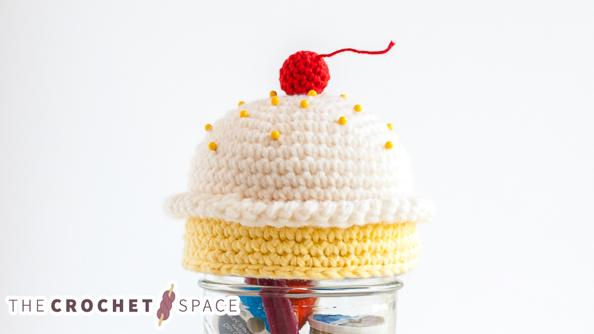 crochet cupcake pincushion kit || editor