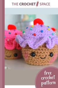 crochet cupcake pincushions || editor