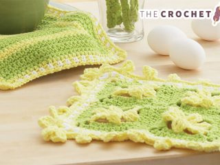 Crochet Daffodil Dishcloths || thecrochetspace.com
