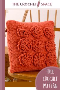 crochet dahlia pillow || editor