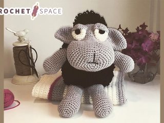 Crochet Ewe-Gene Black Sheep || thecrochetspace.com