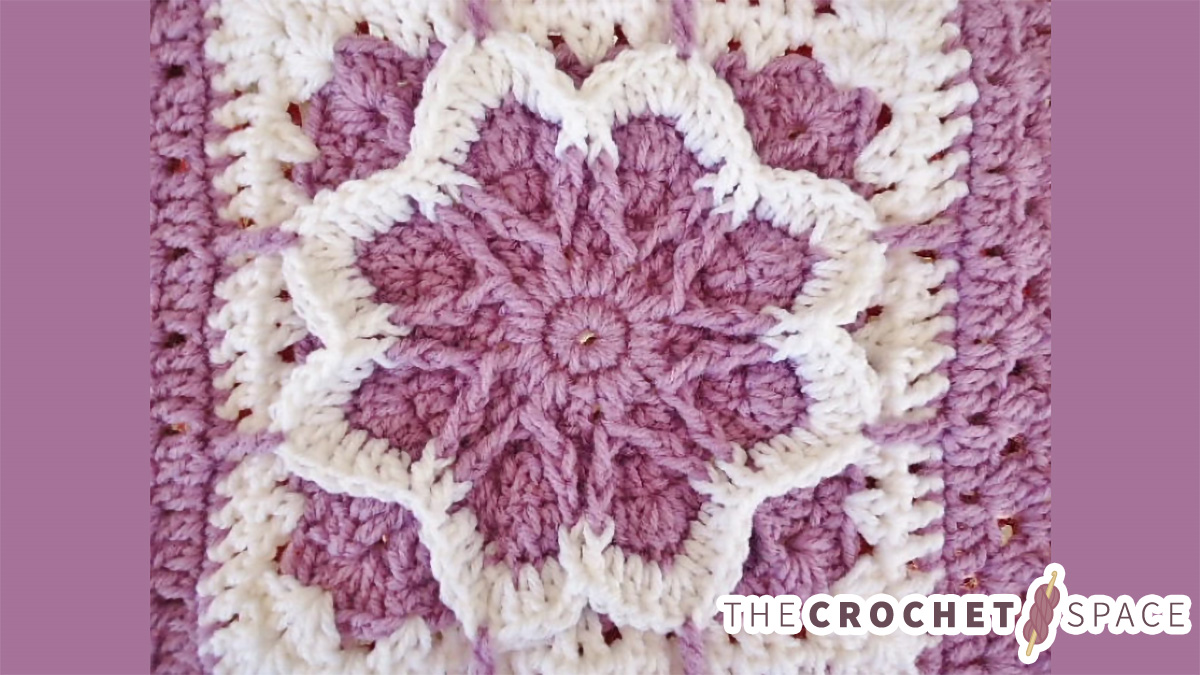 Crochet Fall Blossom Granny Square || thecrochetspace.com