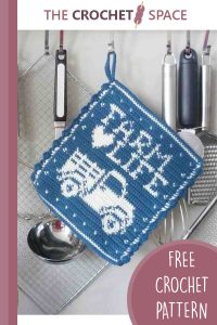 Crochet Farm Hot Pad. Crafted in blue and white || thecrochetspace.com
