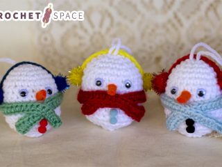 Crochet Festive Mini Snowman || thecrochetspace.com
