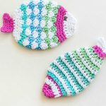 Crochet Fish Scrubbies. 2x colored scrubby fish || thecrochetspace.com