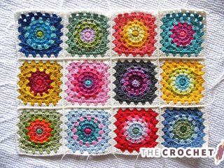 Crochet Flower Block Granny Squares || thecrochetspace.com