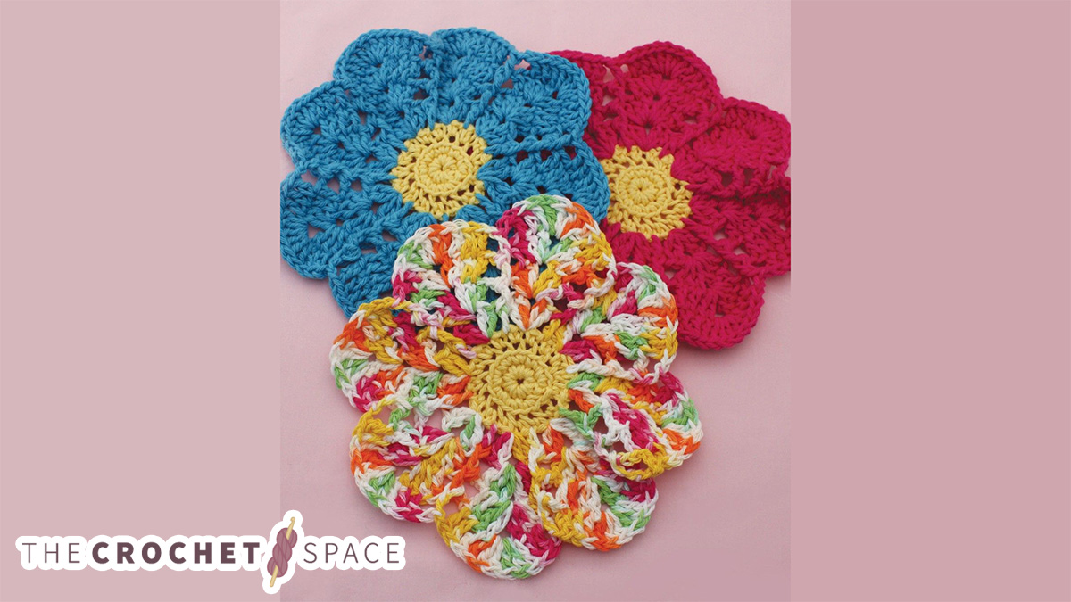 Crochet Flower Dishcloths || thecrochetspace.com