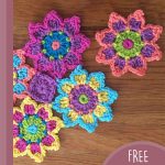 Crochet Flower Motif. Joined flower motifs || thecrochetspace.com