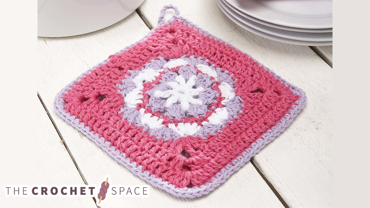 Crochet Flower Pot Holder || thecrochetspace.com