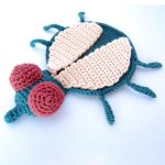 Crochet Fly Coasters. Crafted in black and cream with fabulous red, raised eyes || thecrochetspace.com