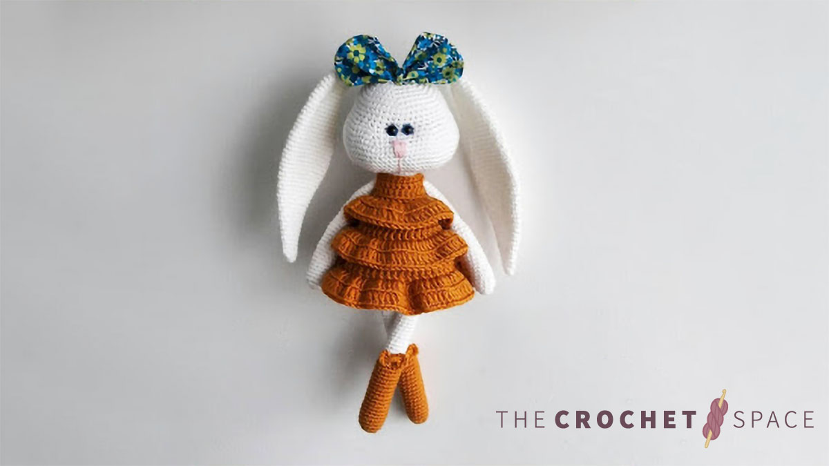 Crochet Frida Fashionista Bunny || thecrochetspace.com