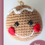 Crochet Gingerbread Head Ornament || thecrochetspace.com