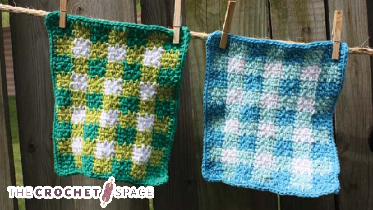 Crochet Gingham Dishcloth || thecrochetspace.com