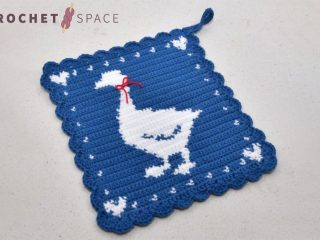 Crochet Goose Hot Pad || thecrochetspace.com