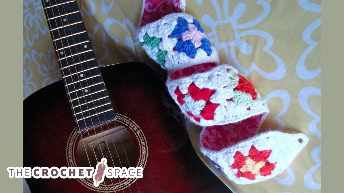 Crochet Granny Guitar Strap || thecrochetspace.com