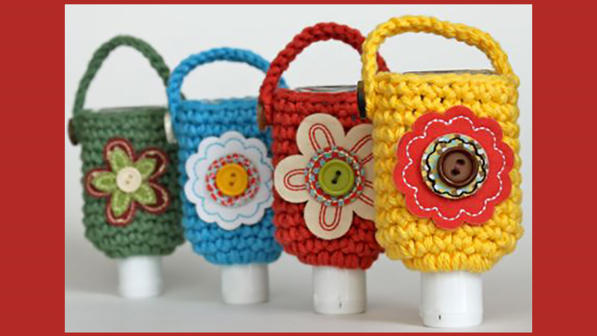 Crochet Hand Sanitizer Cozy || thecrochetspace.com