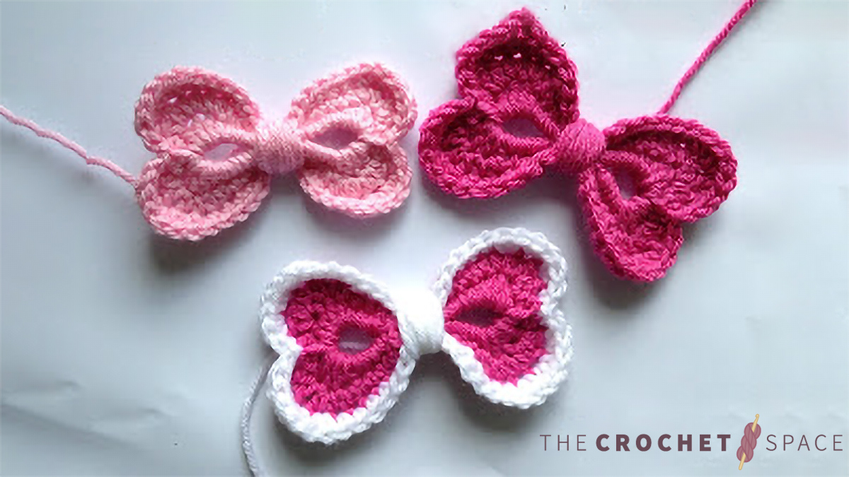 Crochet Hearts Hair Bow || thecrochetspace.com