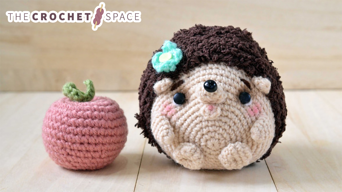 Crochet Hedgehog Amigurumi || thecrochetspace.com