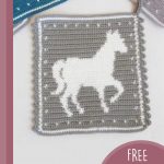 Crochet Horse Hot Pad. Crafted in greay with white horse in the center || thecrochetspace.com