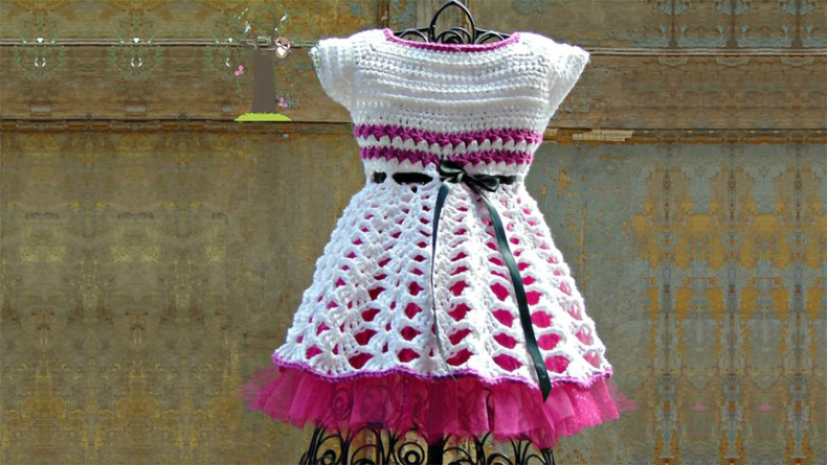 Crochet Isabella Party Dress || thecrochetspace.com