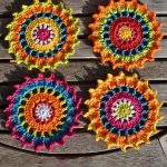 Crochet Jedburgh Coasters. 4 matching coaster in different colors || thecrochetspace.com
