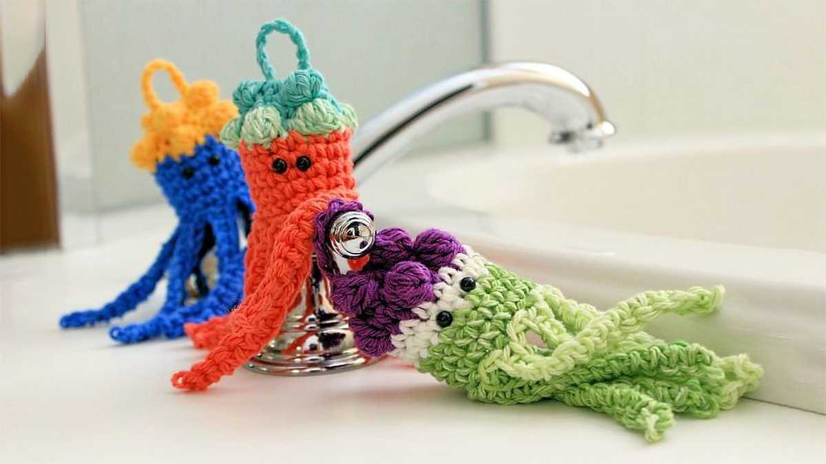 crochet jellyfish bath scrubbies || editor