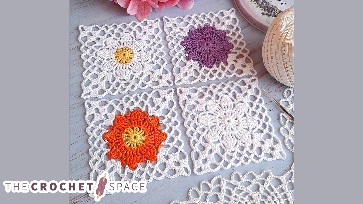 Crochet Lace Flower Square || thecrochetspace.com
