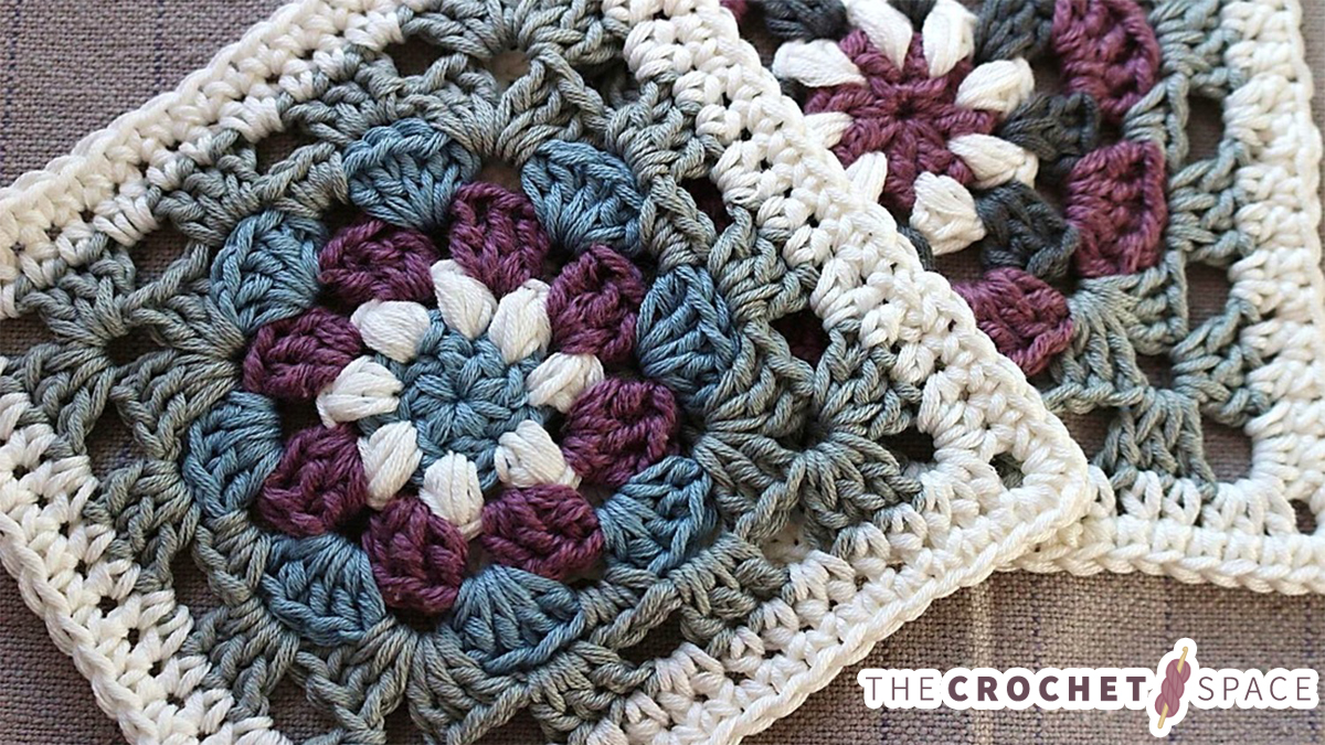 Crochet Lily Pad Granny Square || thecrochetspace.com