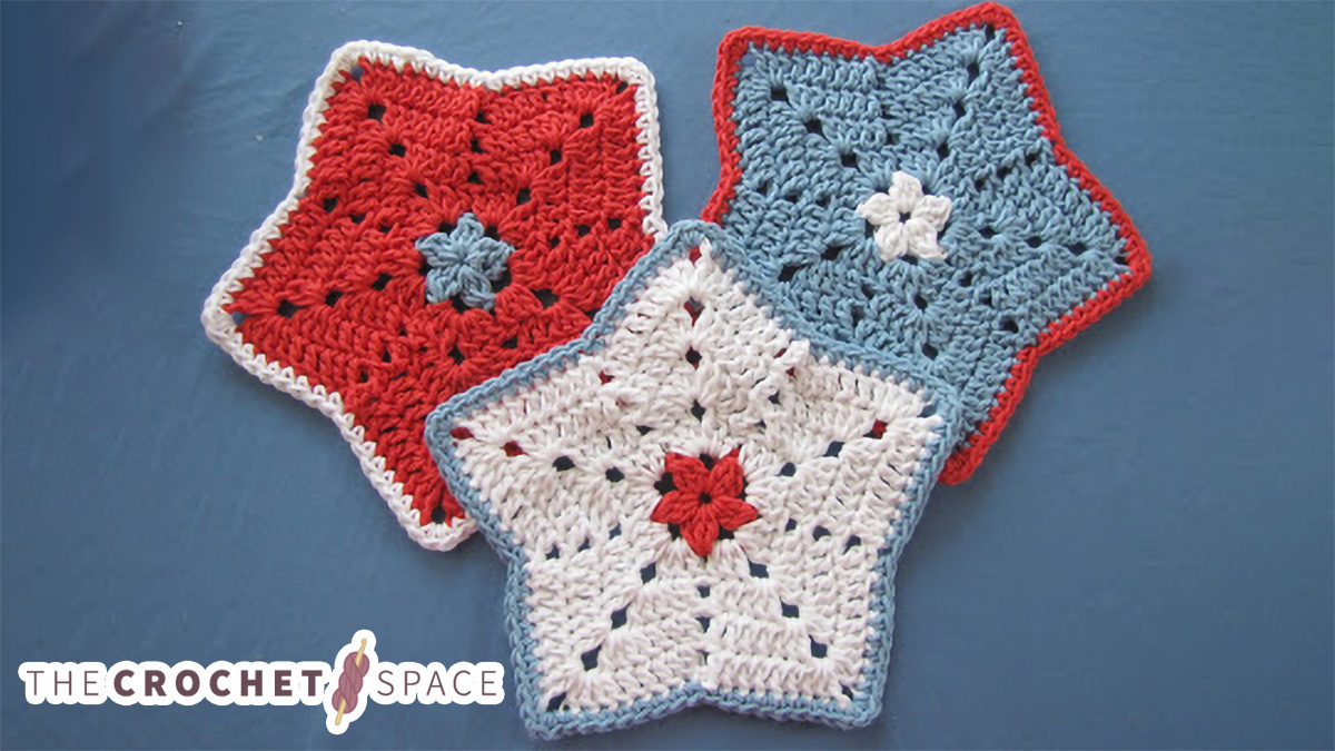 Crochet Little Star Dishcloth || thecrochetspace.com