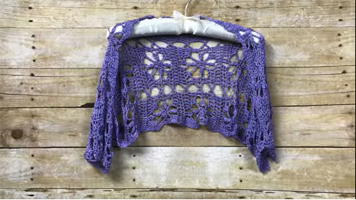 Crochet Luna Summer Shrug || thecrochetspace.com