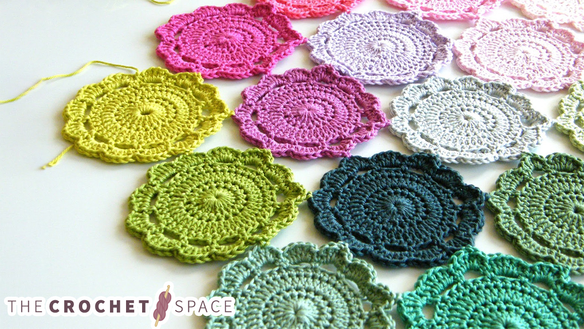 Crochet Maisie Flower || thecrochetspace.com