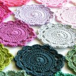 Crochet Maisie Flower. Scalopped edge motif's joined. Dfferent bright colors || thecrochetspace.com