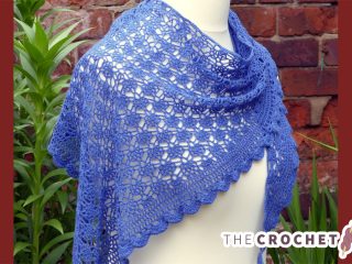 Crochet Mediterranean Lace Shawl || thecrochetspace.com