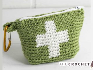 Crochet Mini Medical Bag || thecrochetspace.com