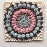 Crochet Mom Square. 1x square || thecrochetspace.com