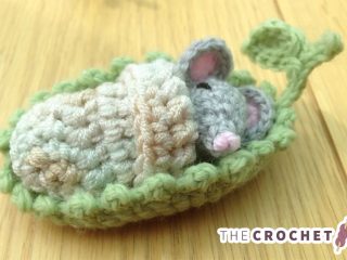Sleepy Socks Crochet Mouse || thecrochetspace.com